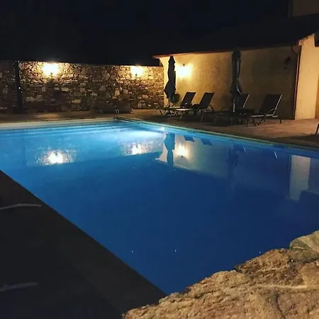 4 Personnes Avec Piscine - Le Petit Empereur *