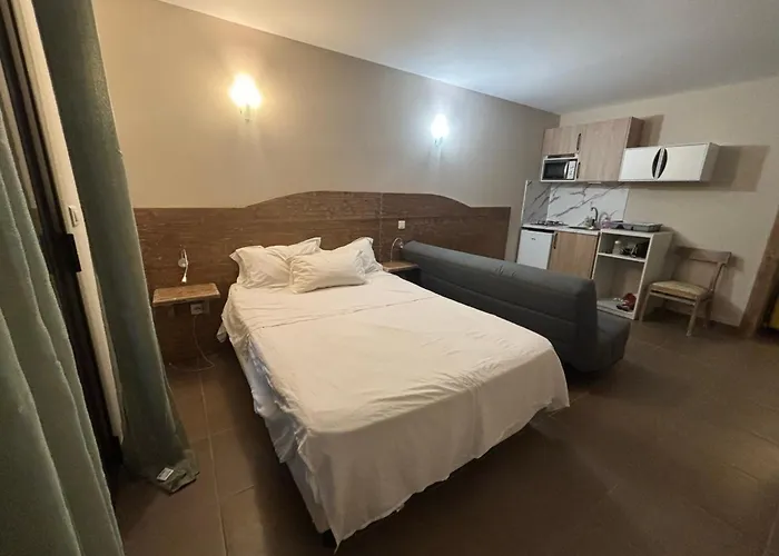 4 Personnes Avec Piscine - Le Petit Empereur