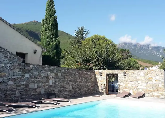 4 Personnes Avec Piscine - Le Petit Empereur *